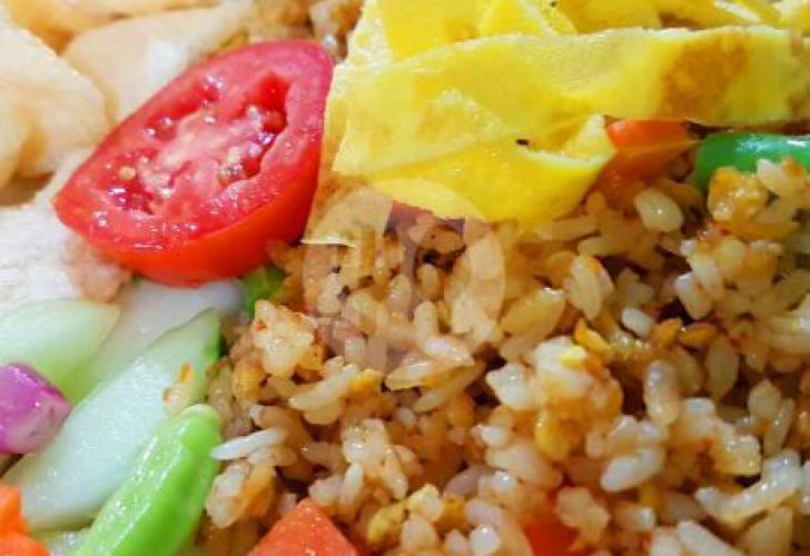 Nasi Goreng Mahmud: Kenikmatan yang Menggigit Jiwa di Tritih Wetan